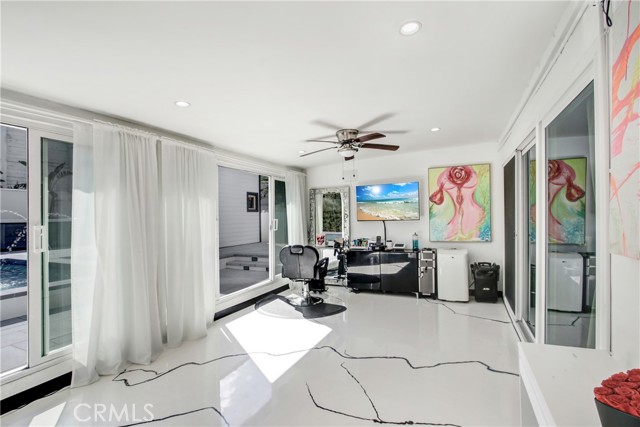 20200 Clark Street, Woodland Hills CA: https://media.crmls.org/medias/e5ced34b-37d3-4d7c-8eb0-48e585852faa.jpg