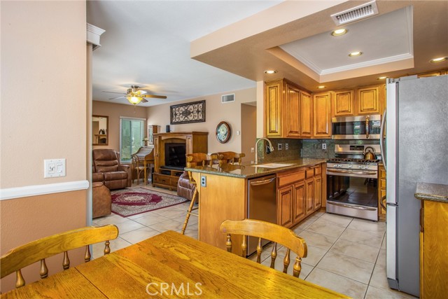 100 Waters Court, Redlands CA: https://media.crmls.org/medias/e5cedb82-0fea-44ea-9143-ee1bda448cee.jpg