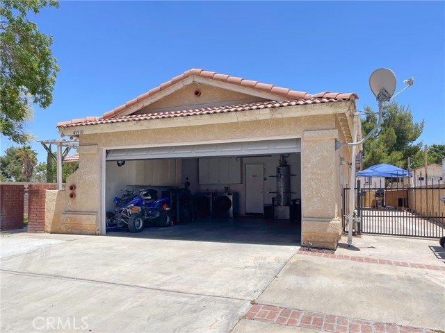 43930 11th E Street, Lancaster CA: https://media.crmls.org/medias/e5cef7a8-3a53-49a8-ae19-d991a8f77c30.jpg