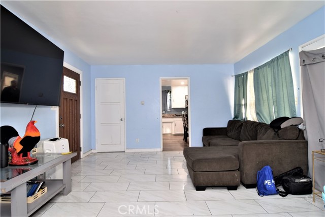 1411 W Ivesbrook Street, Lancaster CA: https://media.crmls.org/medias/e5cf90cd-1349-4a3c-b52f-2c27c60ebc05.jpg