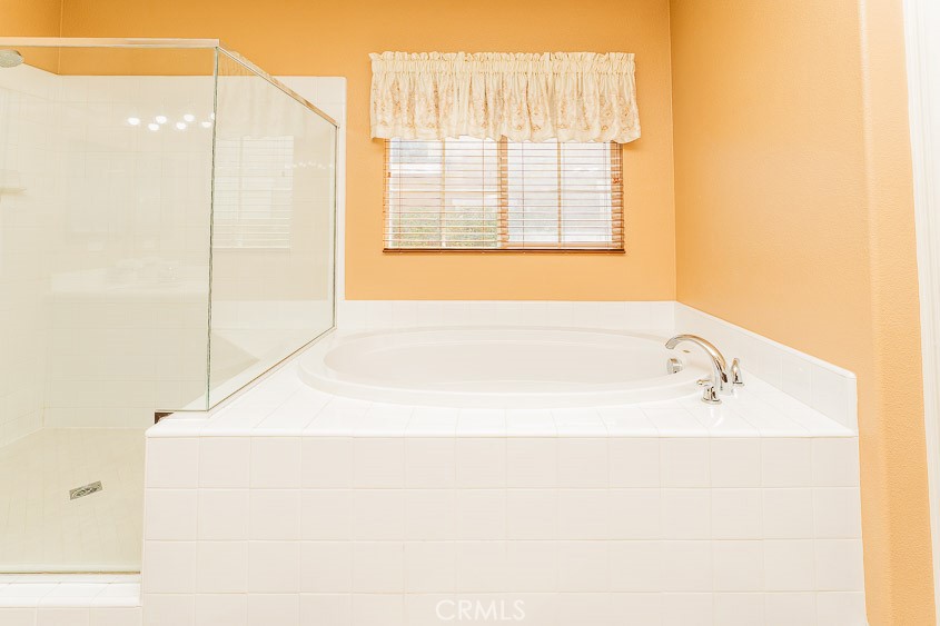 https://media.crmls.org/medias/e5d06fe5-84fd-40f9-b13e-ccf524086ac5.jpg?preset=X-Large