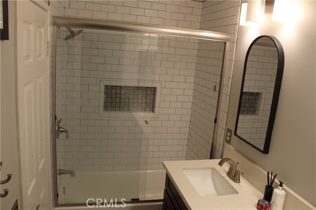 1338 Coral Gables Circle, Corona CA: https://media.crmls.org/medias/e5d09c1f-0394-406e-b40a-0173c0224748.jpg