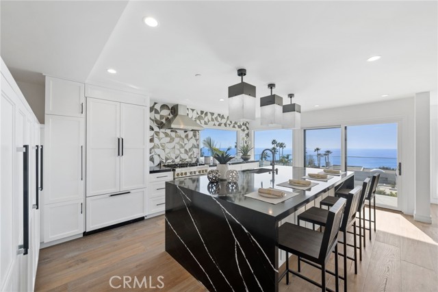 Detail Gallery Image 5 of 42 For 723 Balboa Ave, Laguna Beach,  CA 92651 - 4 Beds | 4 Baths