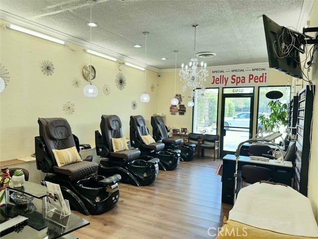 0, Los Alamitos CA: https://media.crmls.org/medias/e5d16b2f-2e3d-49f2-ba36-d934c7a7897e.jpg