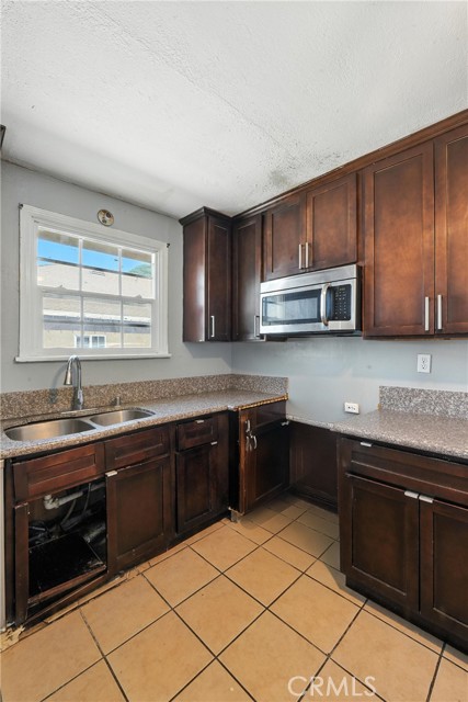 Detail Gallery Image 5 of 39 For 1271 W 19th St, San Bernardino,  CA 92411 - 4 Beds | 2 Baths