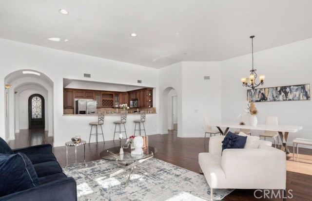 1835 S Barrington Avenue, Los Angeles CA: https://media.crmls.org/medias/e5d28a91-2d3a-4755-abf0-4df885de9740.jpg