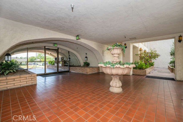 12300 Montecito Road, Seal Beach CA: https://media.crmls.org/medias/e5d29a4a-cee7-4793-bec9-f88f40f2498b.jpg