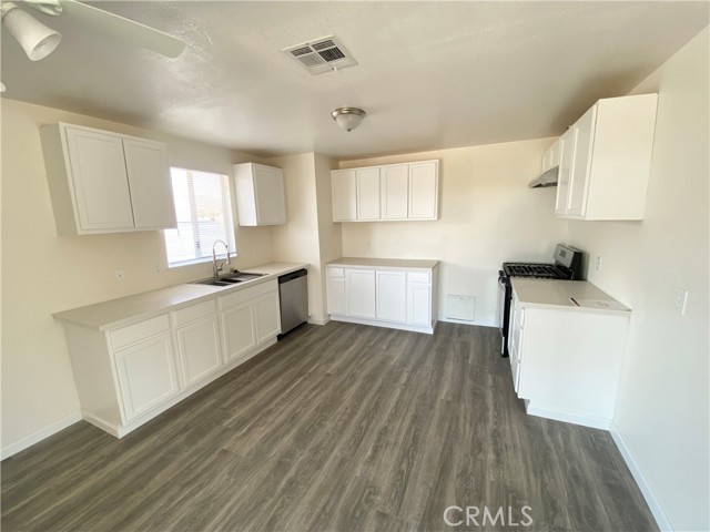 Detail Gallery Image 8 of 18 For 71807 Sunnyslope Dr, Twentynine Palms,  CA 92277 - 4 Beds | 2 Baths