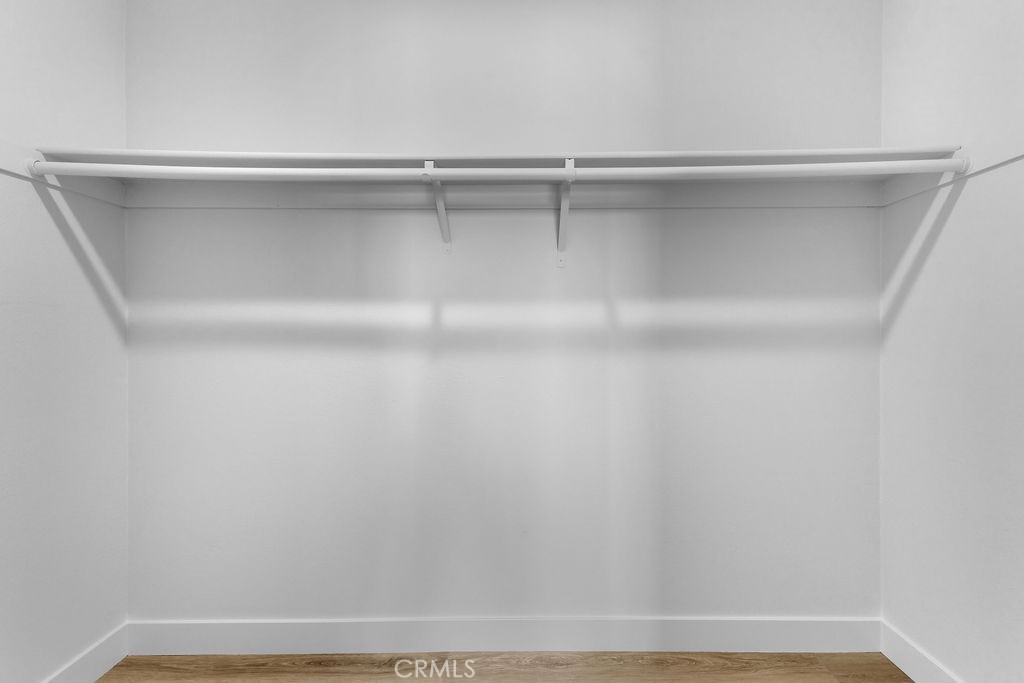 https://media.crmls.org/medias/e5d3b19c-b72e-4f61-8681-310874e8e769.jpg?preset=X-Large