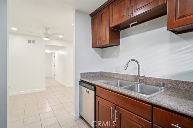 Detail Gallery Image 13 of 39 For 1044 Cabrillo Park Dr #B,  Santa Ana,  CA 92701 - 2 Beds | 1 Baths