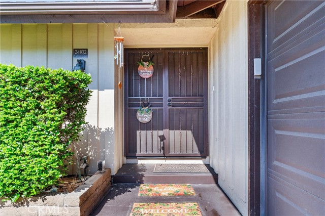 24102 Castilla Lane, Mission Viejo CA: https://media.crmls.org/medias/e5d4933c-99a5-4467-b8ad-b6f0a3859b86.jpg