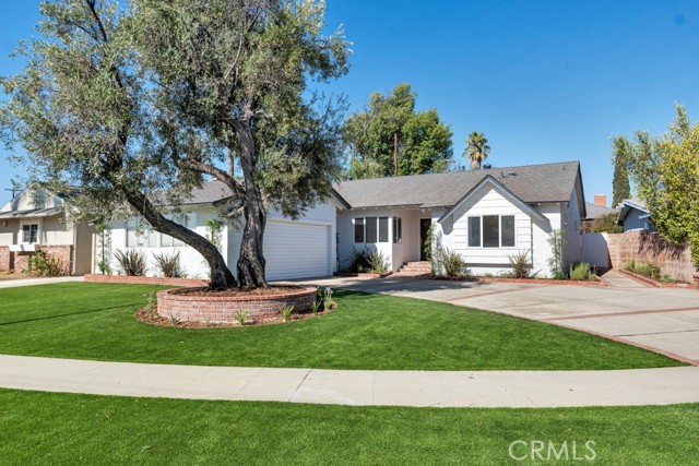 Detail Gallery Image 4 of 39 For 10133 Whitaker Ave, Granada Hills,  CA 91343 - 3 Beds | 3 Baths