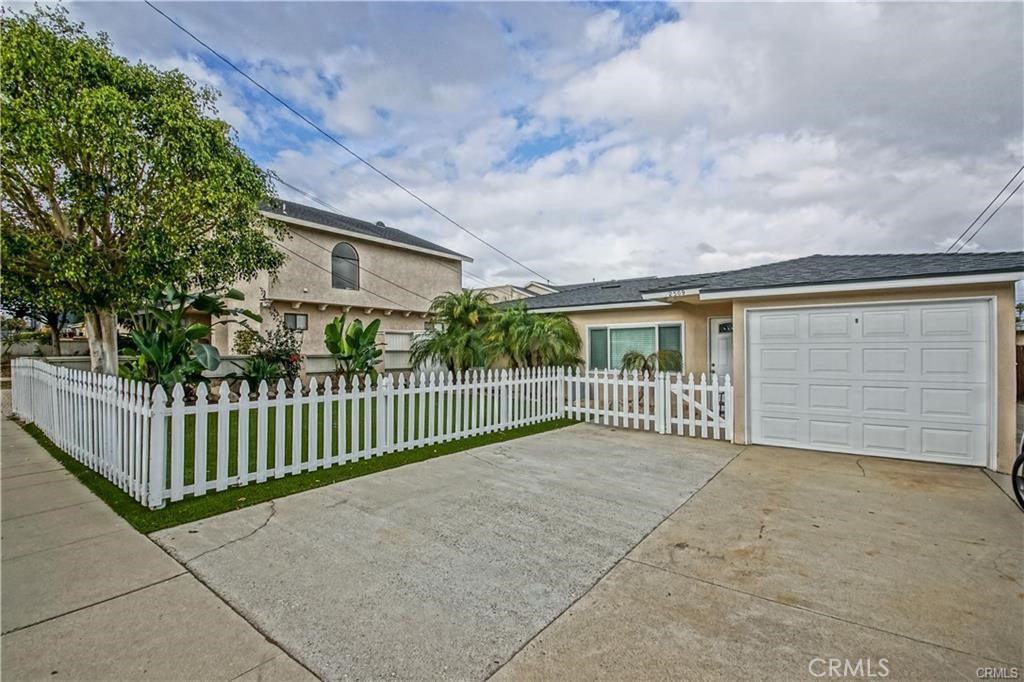 2509 Clark Lane — architectural residence
