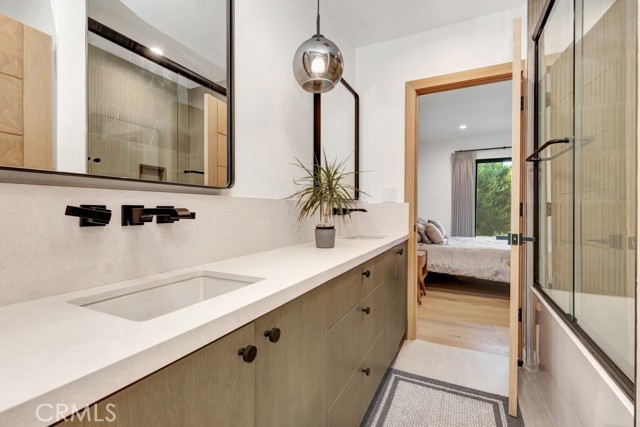 Detail Gallery Image 24 of 72 For 15641 High Knoll Rd, Encino,  CA 91436 - 5 Beds | 4/1 Baths