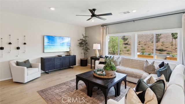 Detail Gallery Image 2 of 15 For 30550 via Del Cielo, Winchester,  CA 92596 - 5 Beds | 3 Baths