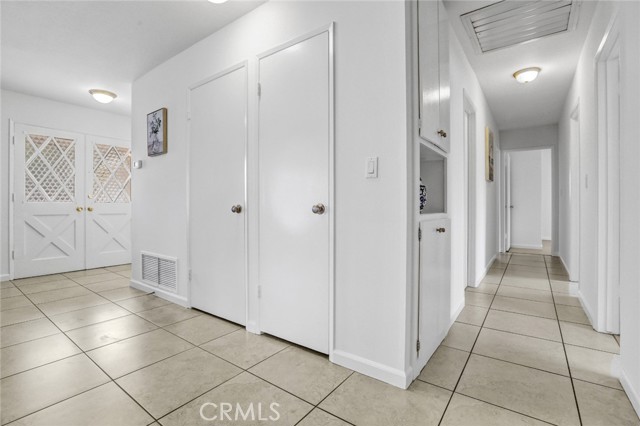 27142 Langside Avenue, Canyon Country CA: https://media.crmls.org/medias/e5d851d6-887a-4dff-8b13-b0908f3fd25e.jpg