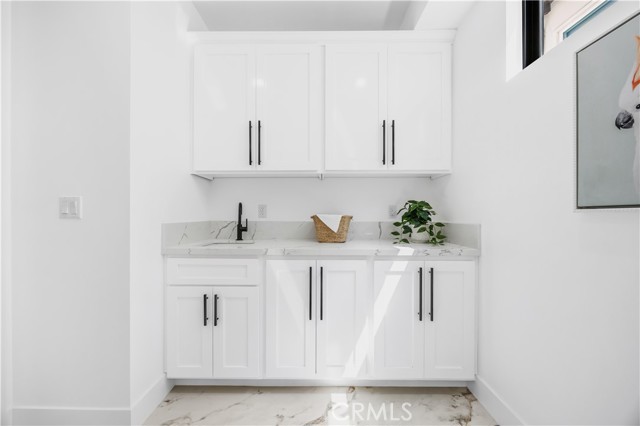 924 17th St, Hermosa Beach CA: https://media.crmls.org/medias/e5d8c331-735d-4028-b48a-a37900e2c84e.jpg