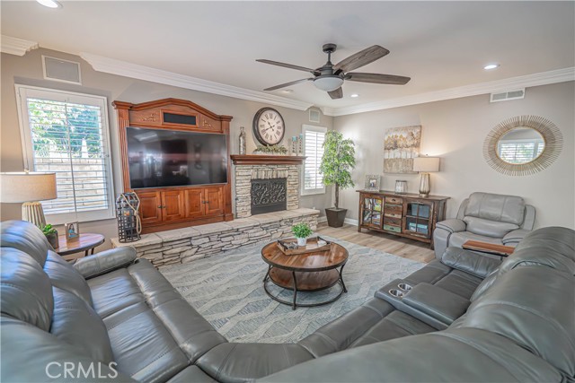 Detail Gallery Image 13 of 53 For 23321 Cuestport Dr, Valencia,  CA 91354 - 5 Beds | 4 Baths