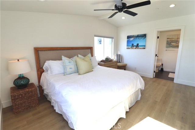 Detail Gallery Image 6 of 21 For 215 32nd Street a,  Newport Beach,  CA 92663 - 3 Beds | 2/1 Baths