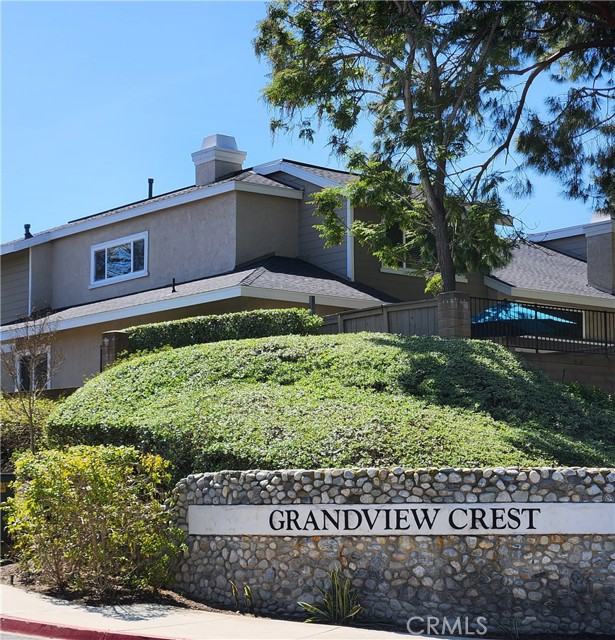 Entry to Grandview