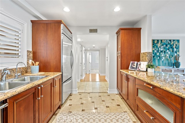1828 Glendon Avenue, Los Angeles CA: https://media.crmls.org/medias/e5daa3bb-434c-4448-b96b-b1fcb7ee7285.jpg