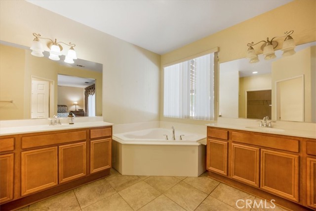 19247 Mountain Shadow Lane, Perris CA: https://media.crmls.org/medias/e5db11a5-c48f-4439-893b-235d73b84a96.jpg