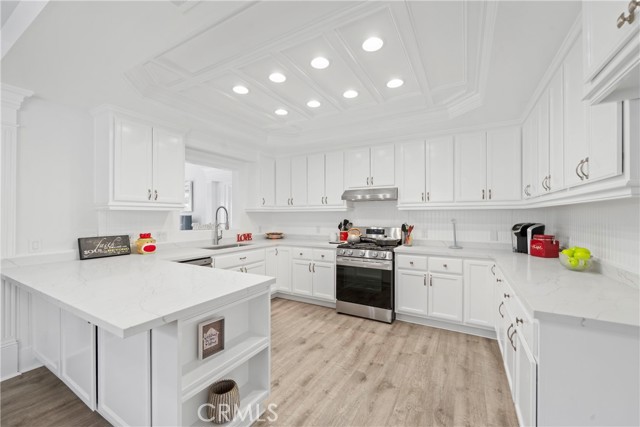 2214 Avalon Street, Costa Mesa CA: https://media.crmls.org/medias/e5db6086-246b-4696-9eb7-4707a04785dc.jpg