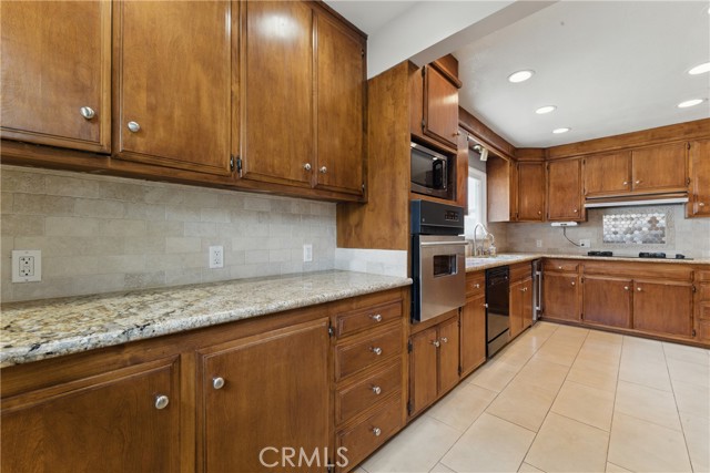 544 Calle Mayor, Redondo Beach CA: https://media.crmls.org/medias/e5dba9b0-1fe4-4823-a6e1-76001e56b12d.jpg