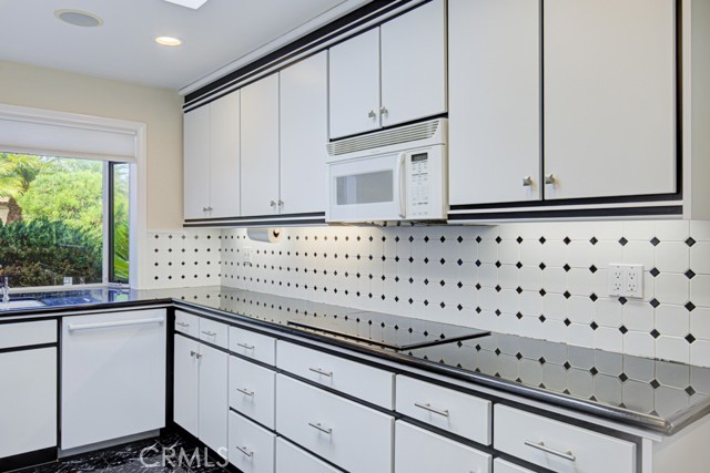 5089 Ovalo, Laguna Woods CA: https://media.crmls.org/medias/e5dbd90b-a8f0-4d20-b309-d2c65cc489b5.jpg