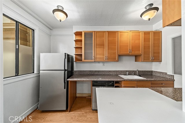 315 W 3rd Street, Long Beach CA: https://media.crmls.org/medias/e5dd51ba-41c7-46d1-a650-ddae44fc2925.jpg