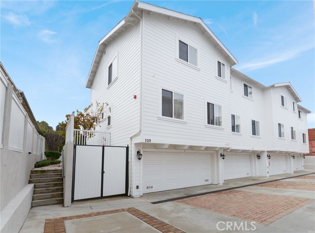 129 Broadway, Redondo Beach, California 90277, 3 Bedrooms Bedrooms, ,3 BathroomsBathrooms,Residential,Sold,Broadway,PV17006440