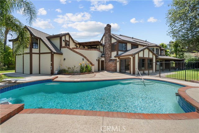 25472 Via Acorde, Valencia CA: https://media.crmls.org/medias/e5dda0d9-bf63-4d93-91e6-1473a759a1d2.jpg