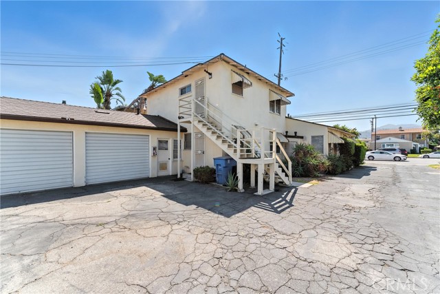 1205 W Alameda Avenue, Burbank CA: https://media.crmls.org/medias/e5de0bde-d679-4f83-a97f-61308ccf5457.jpg