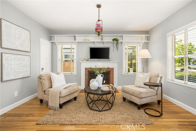 2412 Santiago Street, Santa Ana CA: https://media.crmls.org/medias/e5de888d-41bf-4f5f-87ff-648707e29e59.jpg