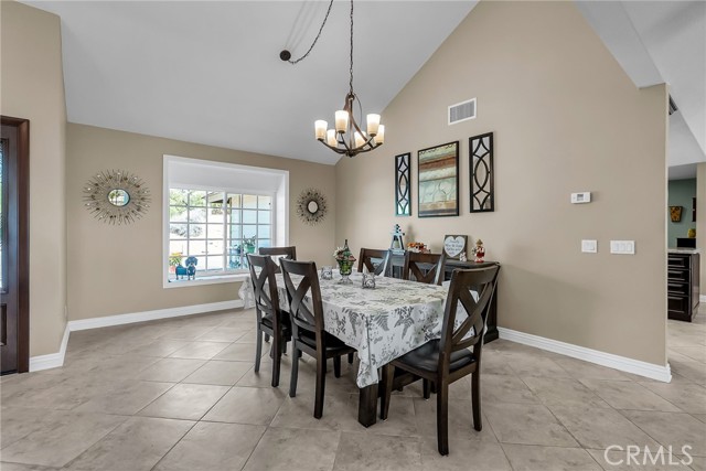 15725 Terraceview Court, Riverside CA: https://media.crmls.org/medias/e5de9e2b-7716-434a-9164-63f1af9f7b69.jpg