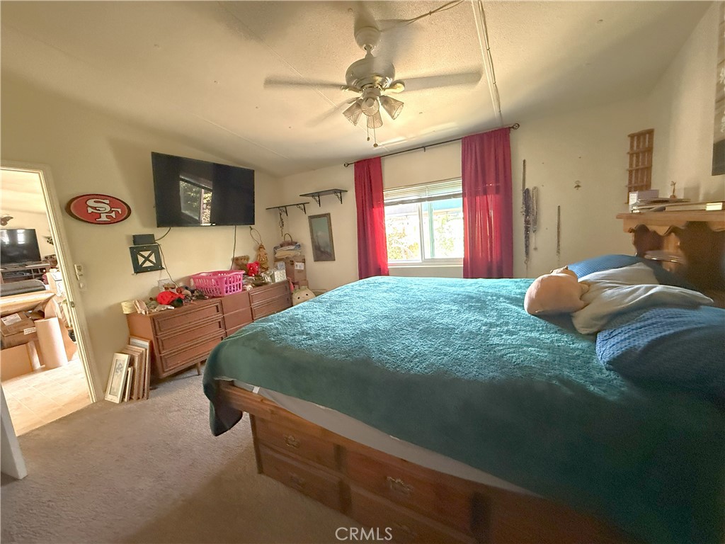 https://media.crmls.org/medias/e5dee5c3-ad95-4eef-b1ab-551ad9d150c1.jpg?preset=X-Large