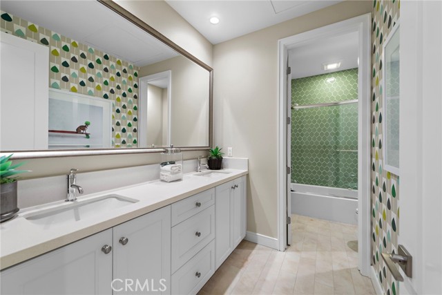 166 Villa Rdg, Irvine CA: https://media.crmls.org/medias/e5e03020-1d71-485a-a66f-a0cef36b93f7.jpg