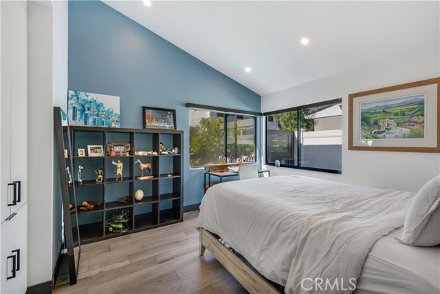 203 Via Ravenna, Newport Beach CA: https://media.crmls.org/medias/e5e07763-eb8e-42aa-904c-6b49e1a34597.jpg