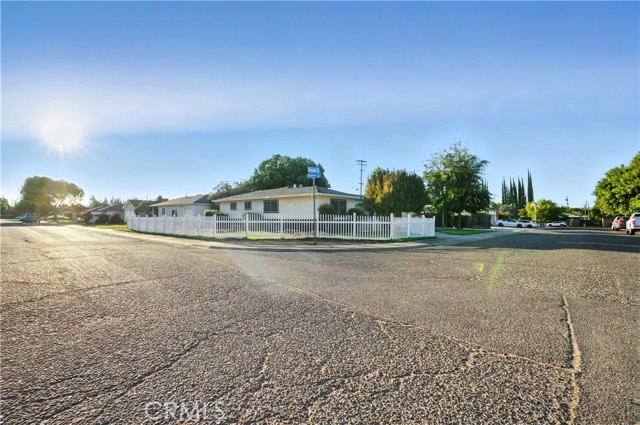 Detail Gallery Image 2 of 19 For 1709 Brenda Way, Turlock,  CA 95382 - 3 Beds | 2 Baths