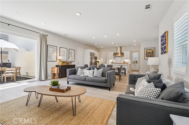 27008 Declaration Road, Valencia CA: https://media.crmls.org/medias/e5e0a81e-bed7-4816-a47e-6a6945b7764f.jpg