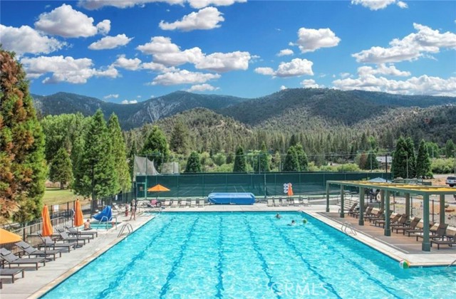 1628 Freeman Dr, Pine Mountain Club CA: https://media.crmls.org/medias/e5e0cc9a-33e1-4da5-b2d9-e3d052701e67.jpg