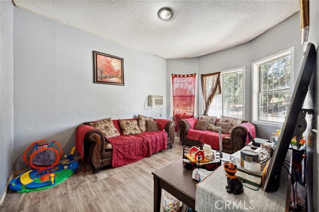 Detail Gallery Image 4 of 37 For 673 W 9th St, San Bernardino,  CA 92410 - 4 Beds | 2 Baths