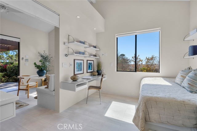 1 Crestwind Drive, Rancho Palos Verdes CA: https://media.crmls.org/medias/e5e199af-e37a-42dc-9ae6-bed71d9dce0d.jpg