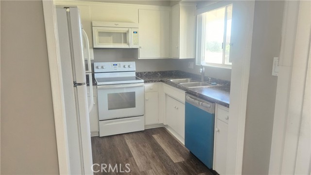 Detail Gallery Image 6 of 36 For 22945 Nadine Cir #B,  Torrance,  CA 90505 - 2 Beds | 2 Baths