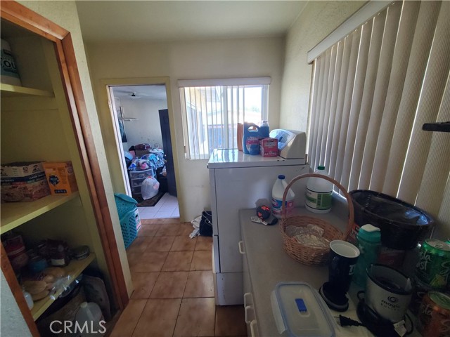 Detail Gallery Image 5 of 18 For 1933 W 43rd Pl, Los Angeles,  CA 90062 - 4 Beds | 2 Baths