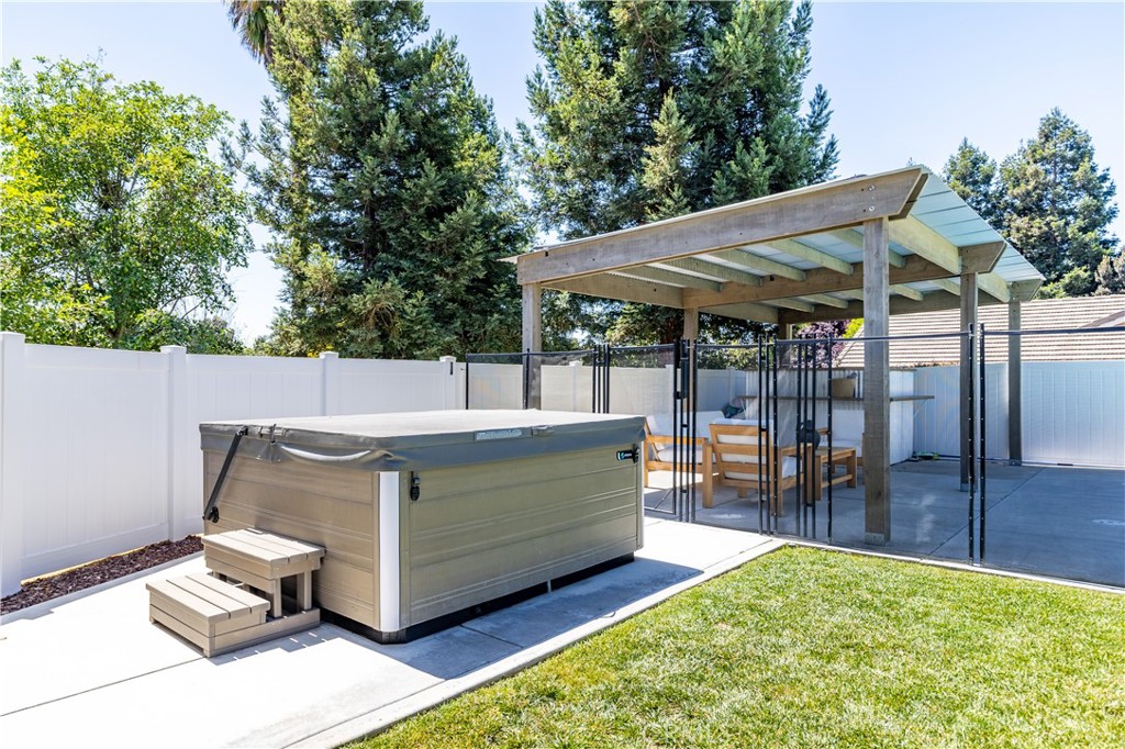 1307 Crown Way