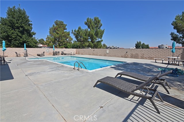 11614 Ridgemark Road, Apple Valley CA: https://media.crmls.org/medias/e5e2b3b3-12d3-4866-98e5-61e66d675c3e.jpg
