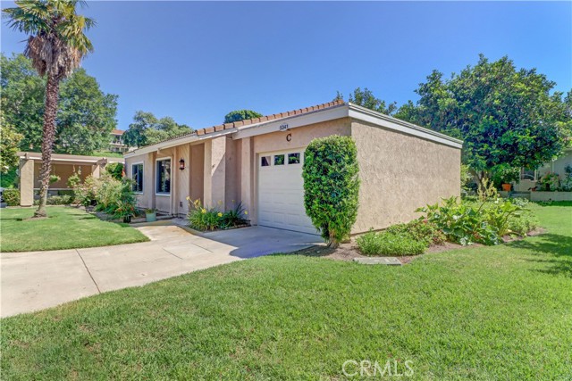 5341 Bahia Blanca W, Laguna Woods CA: https://media.crmls.org/medias/e5e2b5fc-f61b-4328-b600-c084ae3f5493.jpg