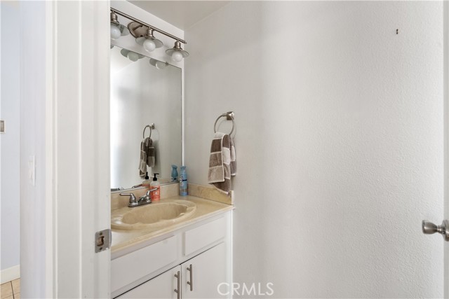 Detail Gallery Image 5 of 38 For 14294 Foothill Bld #114,  Sylmar,  CA 91342 - 3 Beds | 2/1 Baths