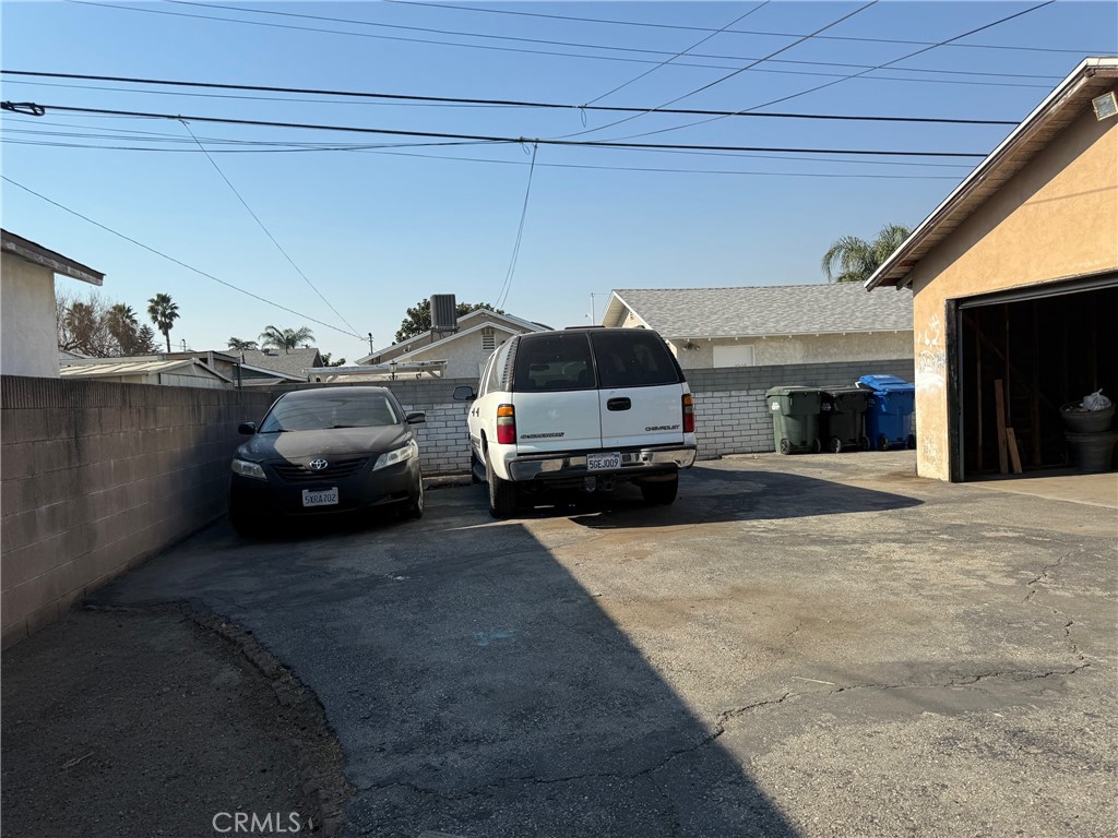 https://media.crmls.org/medias/e5e44abd-8ebd-4f81-acfc-7100e14eed11.jpg?preset=X-Large